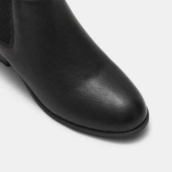 Natural Comfort Marcie Cuban Heel Ankle Boot Black